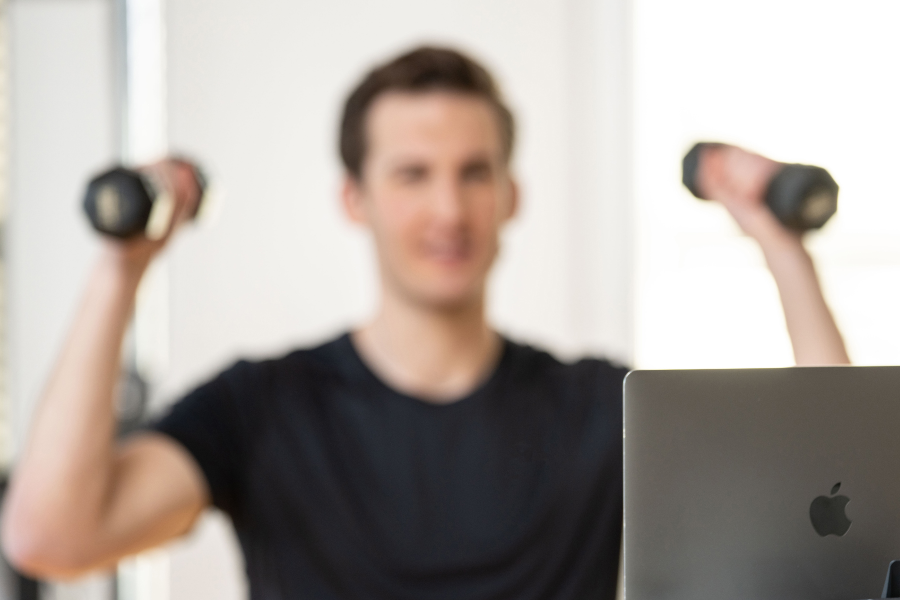 guy lifting weights