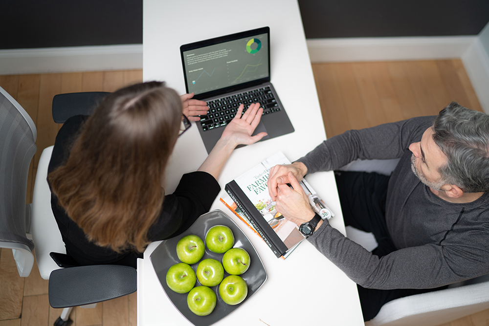 nutritionist providing a consultation