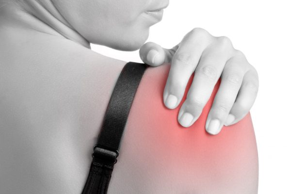 woman with shoulder pain